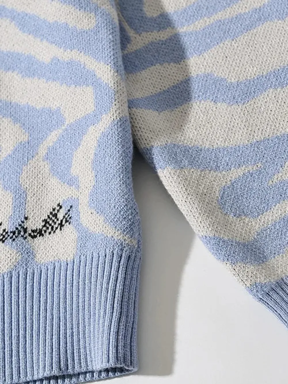 Printed V-Neck Long Sleeve Sweater, image 4