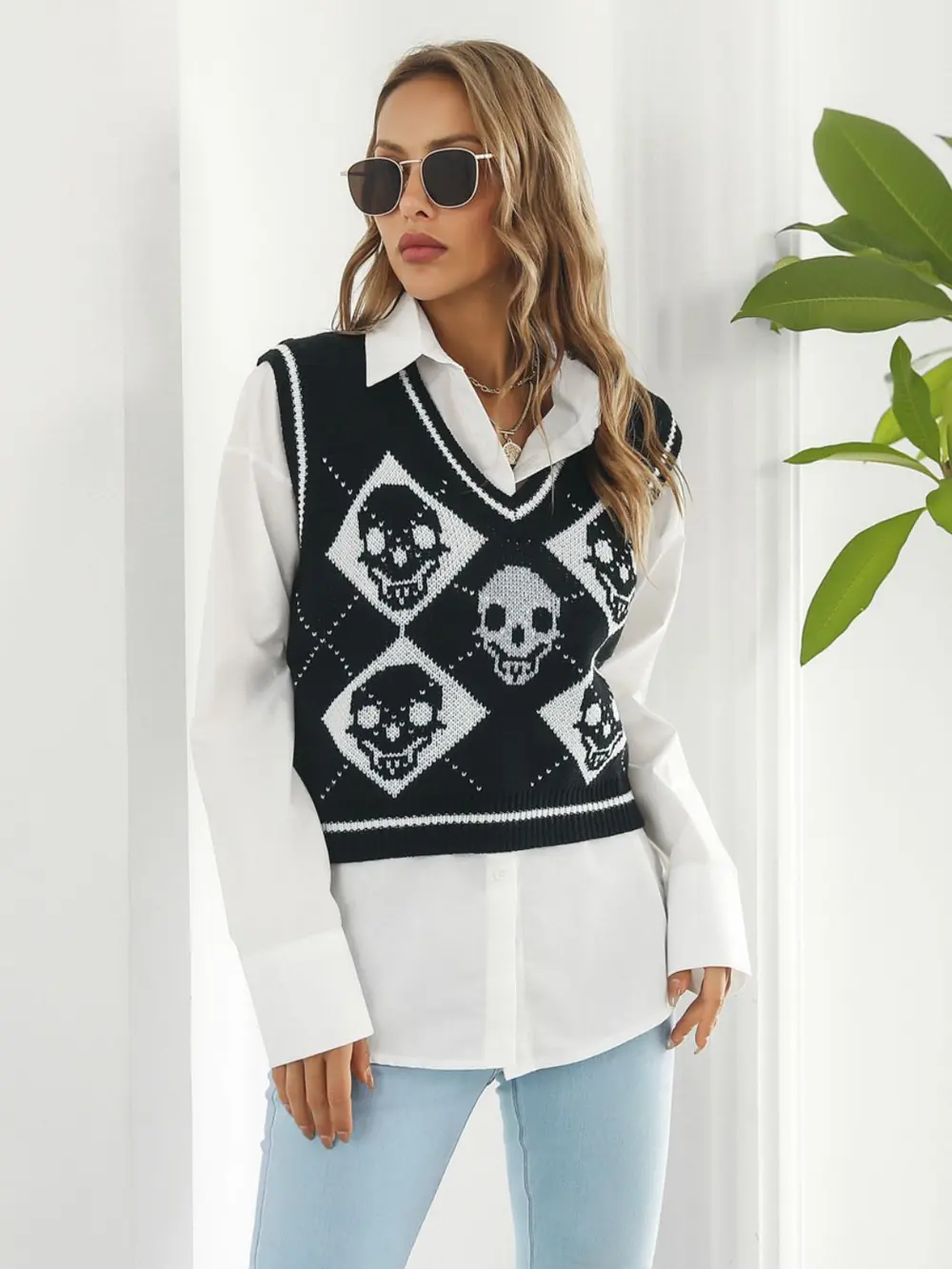 Skull Contrast V-Neck Sweater Vest, image 4