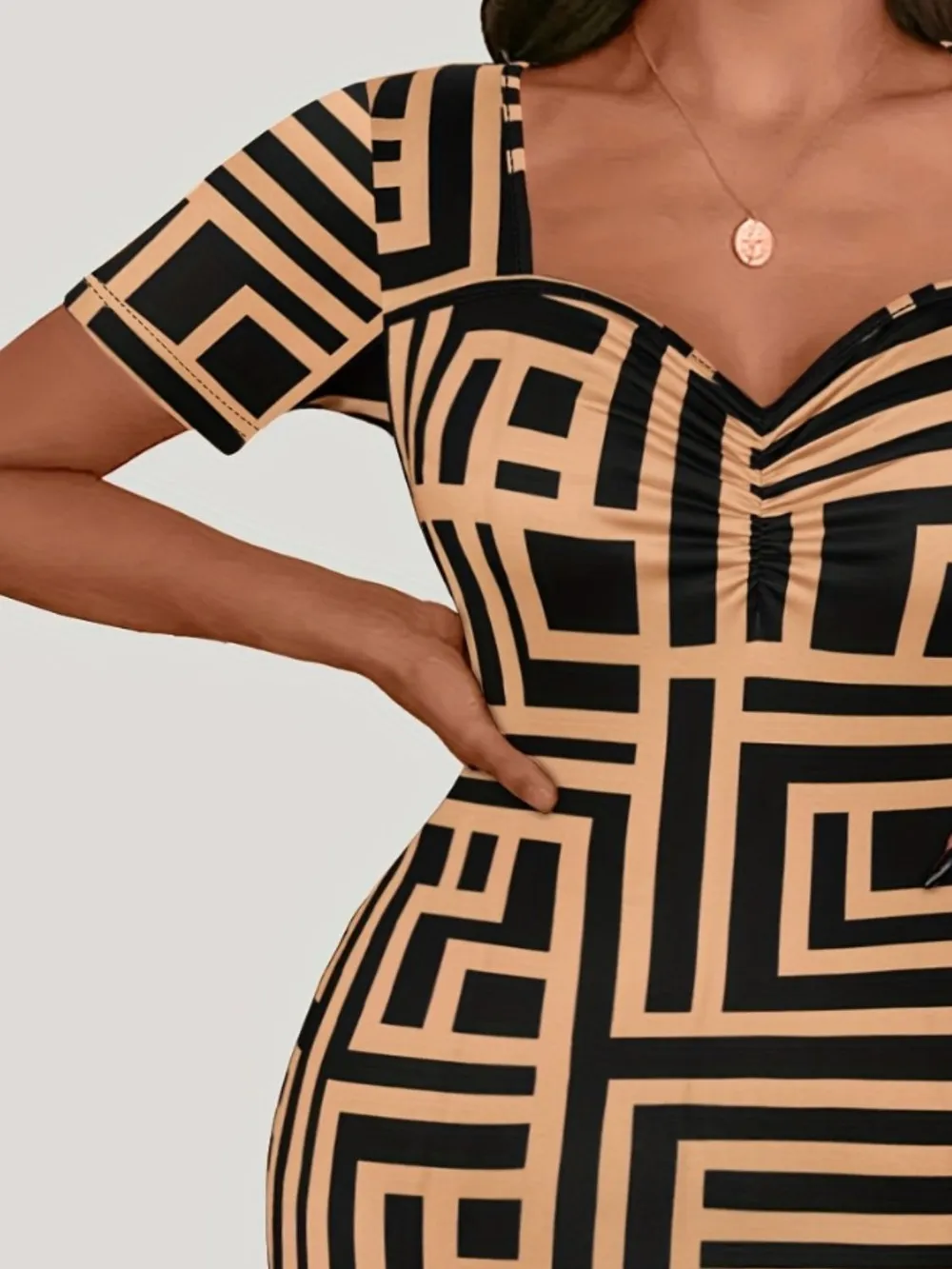 Plus Size Sweetheart Neck Short Sleeve Mini Dress, image 2