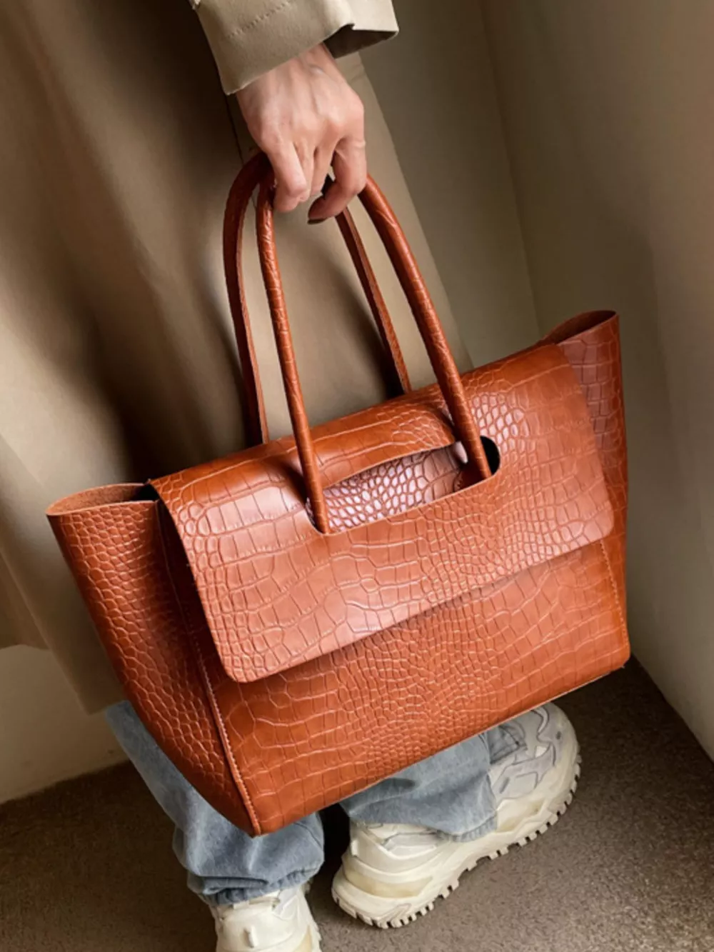Crocodile-Embossed Shoulder Bag, image 4