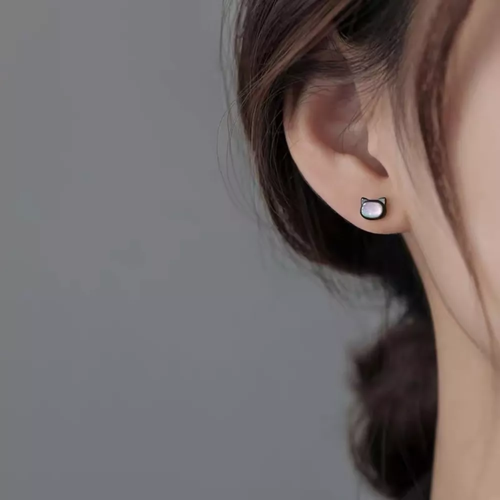 Shell Cute Cat Stud Earrings