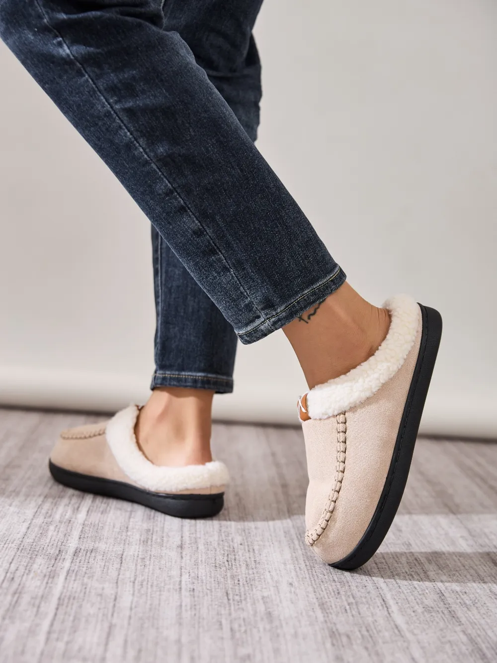 Contrast Round Toe Flat Slippers, image 16