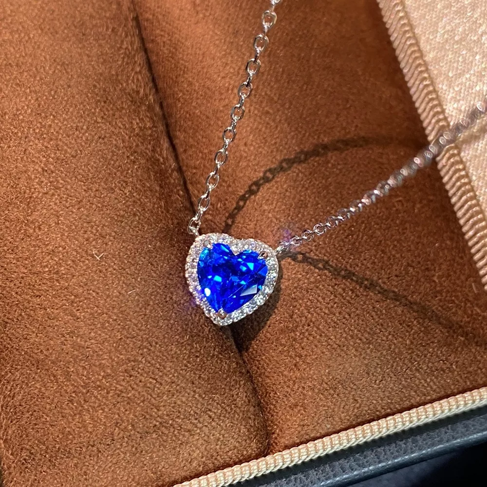 Heart-Shaped Pendant Necklace, image 3