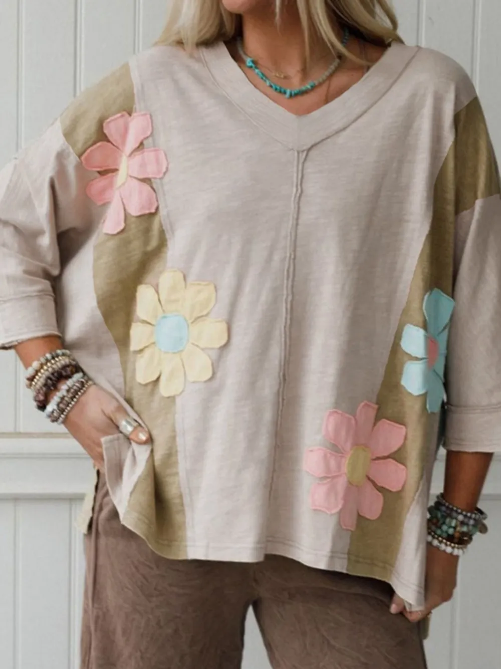 Floral Patch Color Block V-Neck T-Shirt, image 2