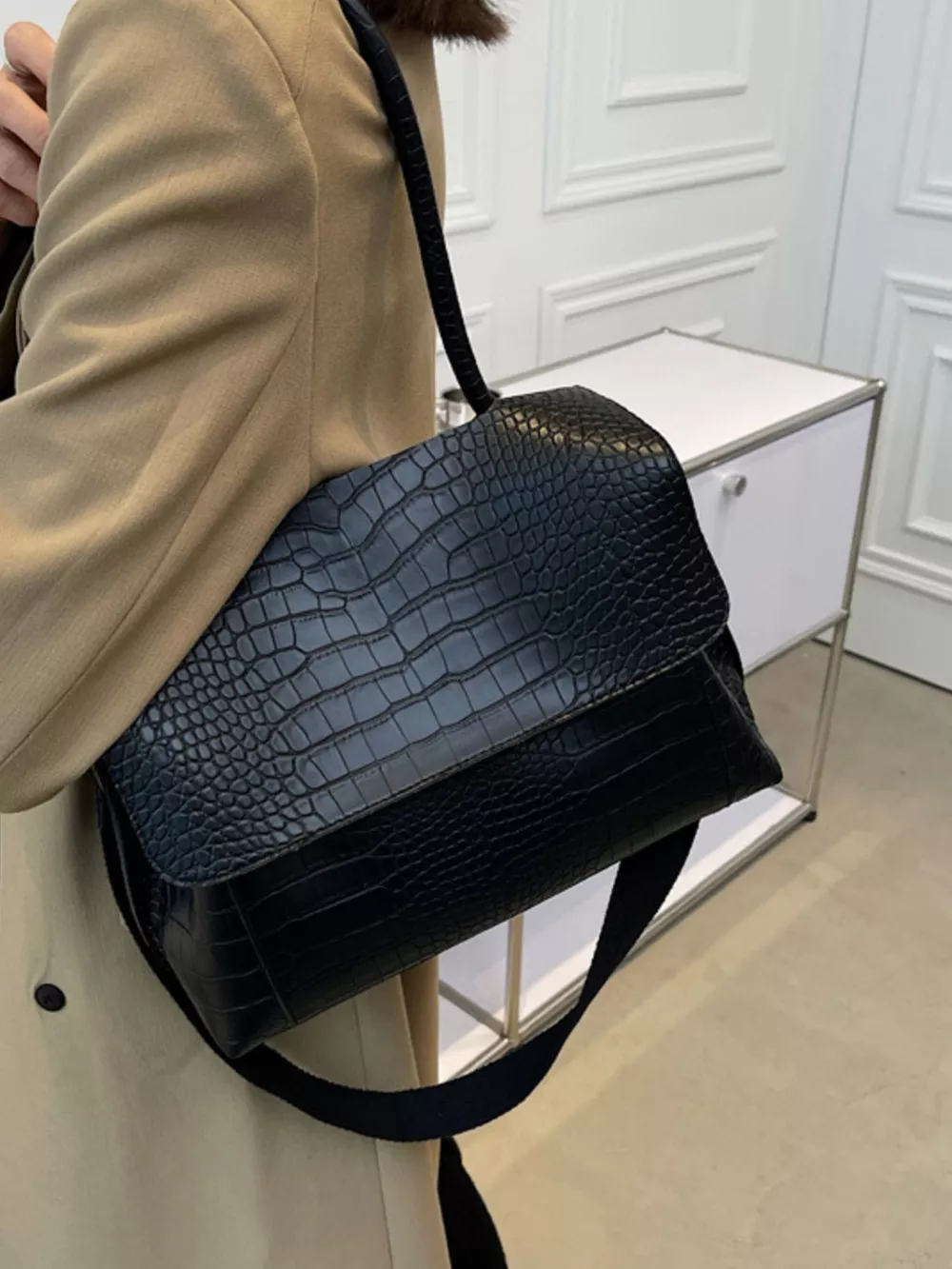 Crocodile Embossed Flap Shoulder Bag, image 4
