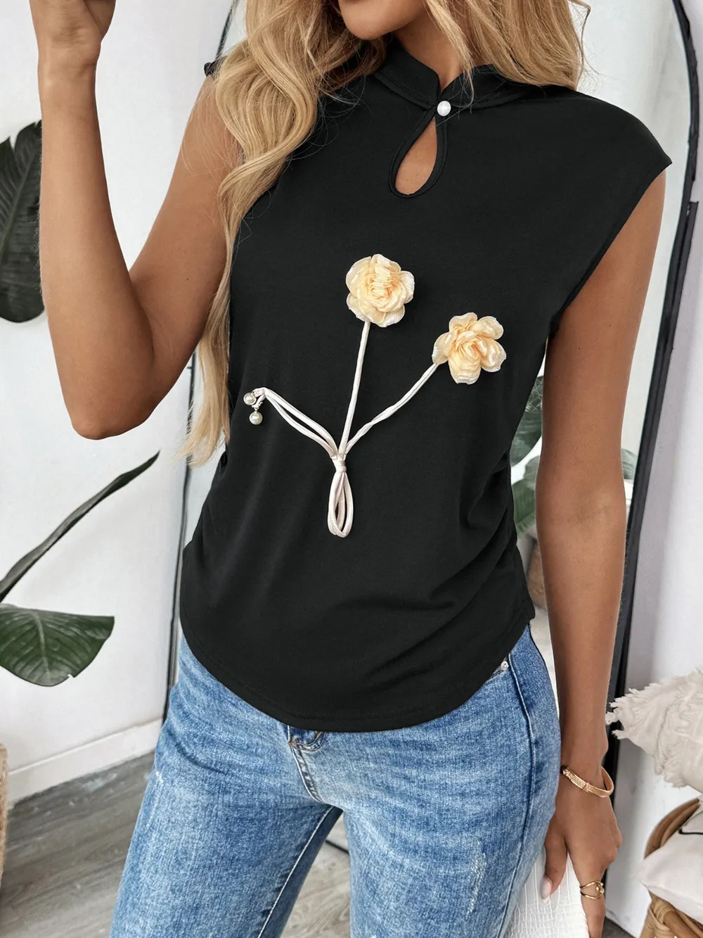 Floral Applique Keyhole Sleeveless Top, image 2