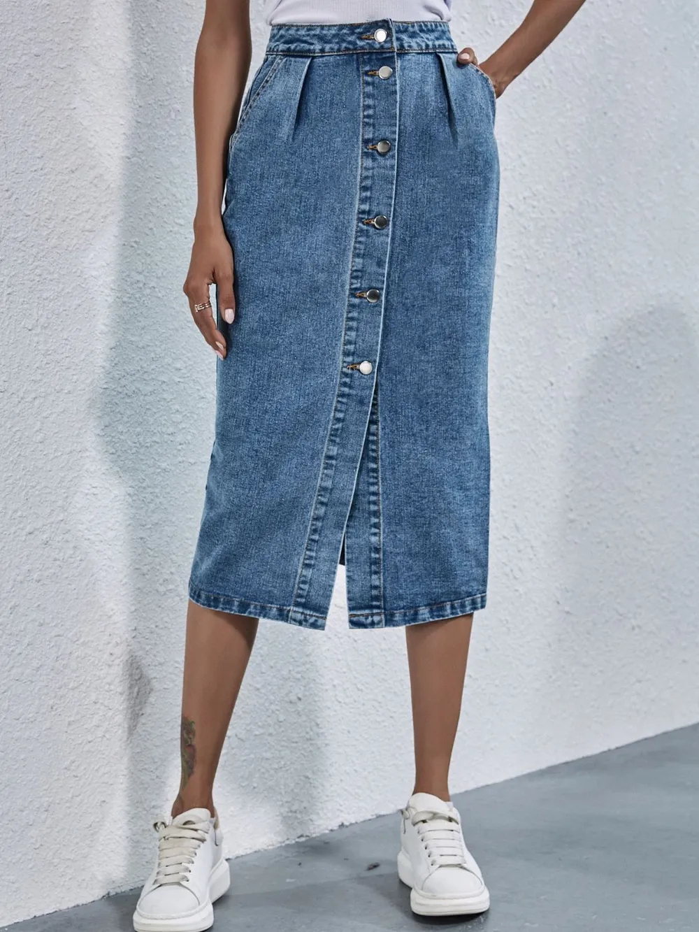 Buttoned Denim Skirt with Pockets