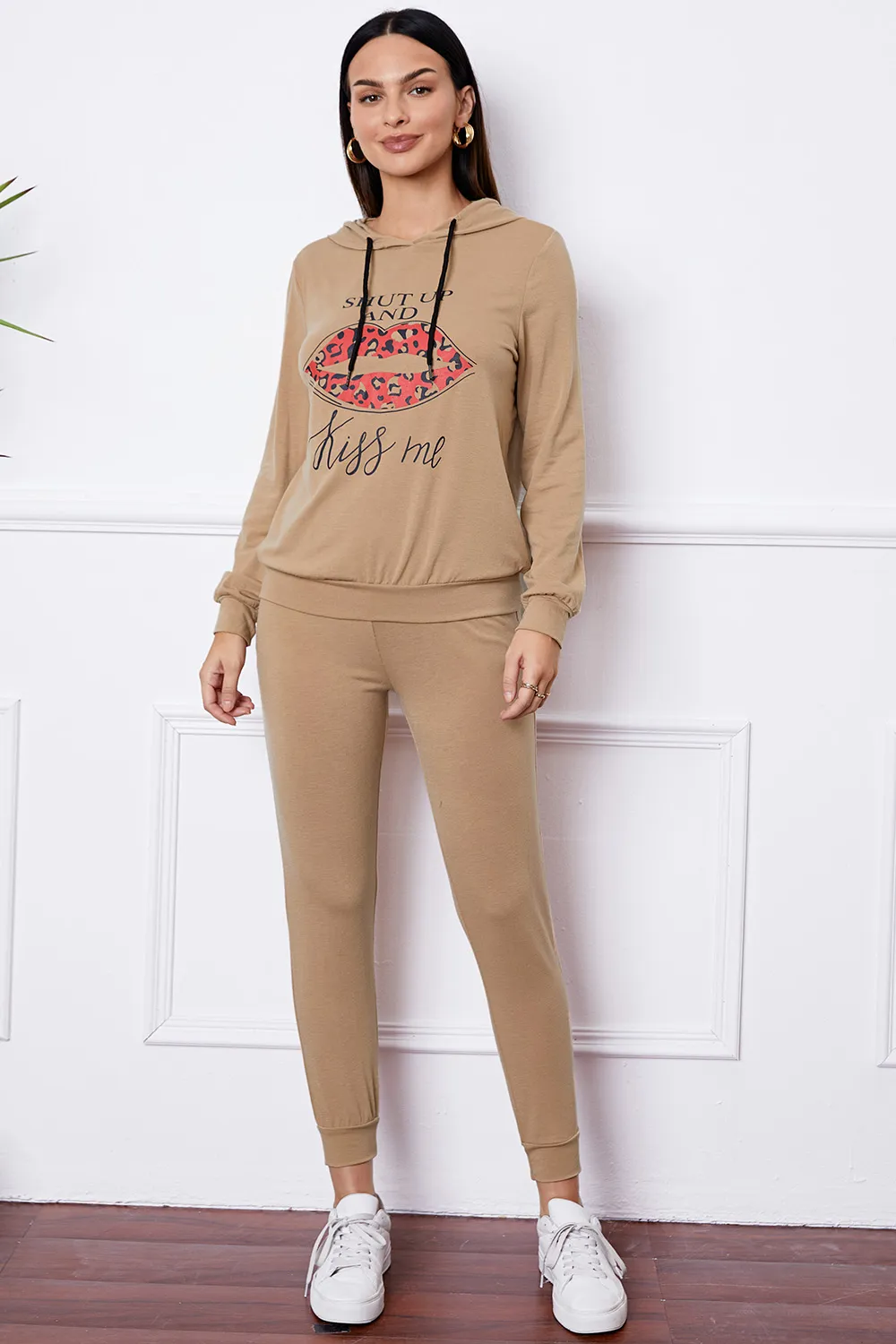 SHUT UP AND KISS ME Lip Graphic Hooded Top and Drawstring Pants Set, image 4