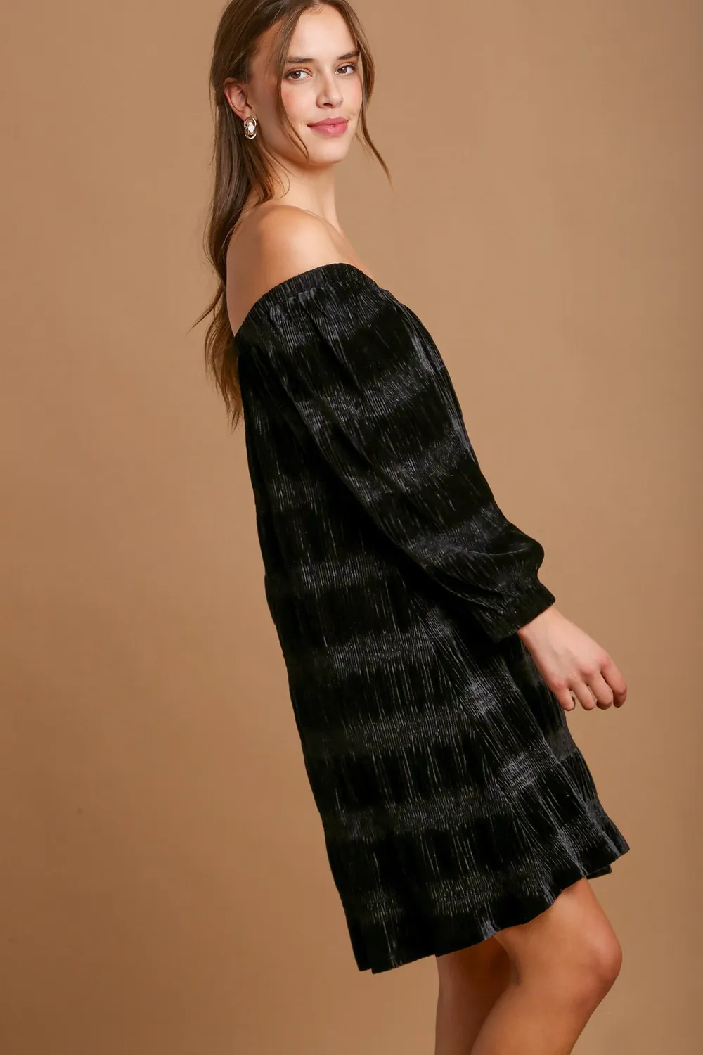 Off-Shoulder Balloon Sleeve Velvet Mini Dress, image 3