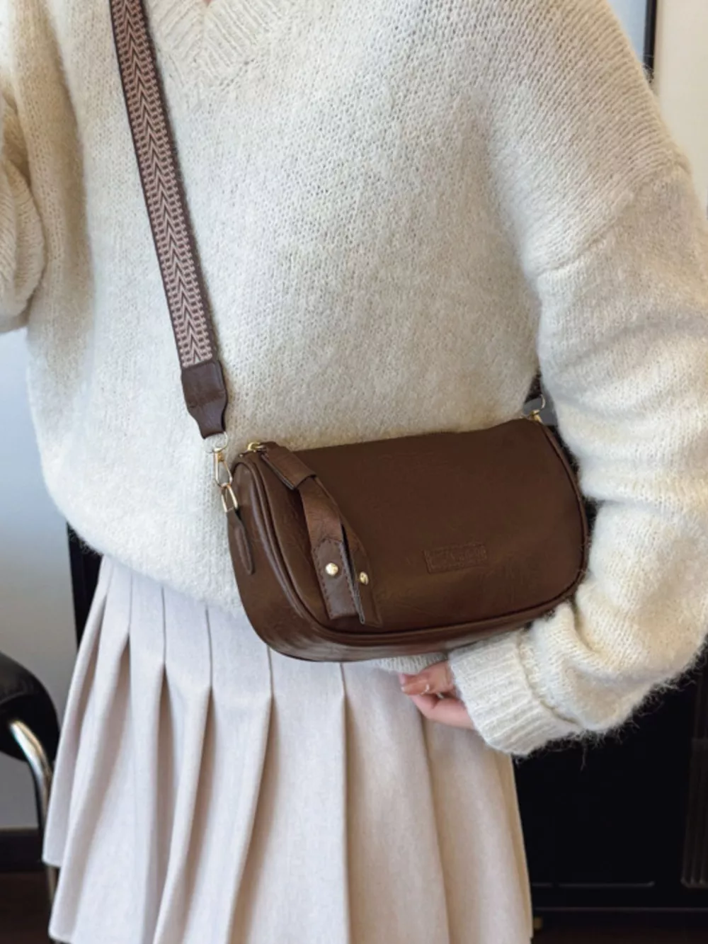 Retro Style Shoulder Crossbody Bag with Wide Strap, image 7