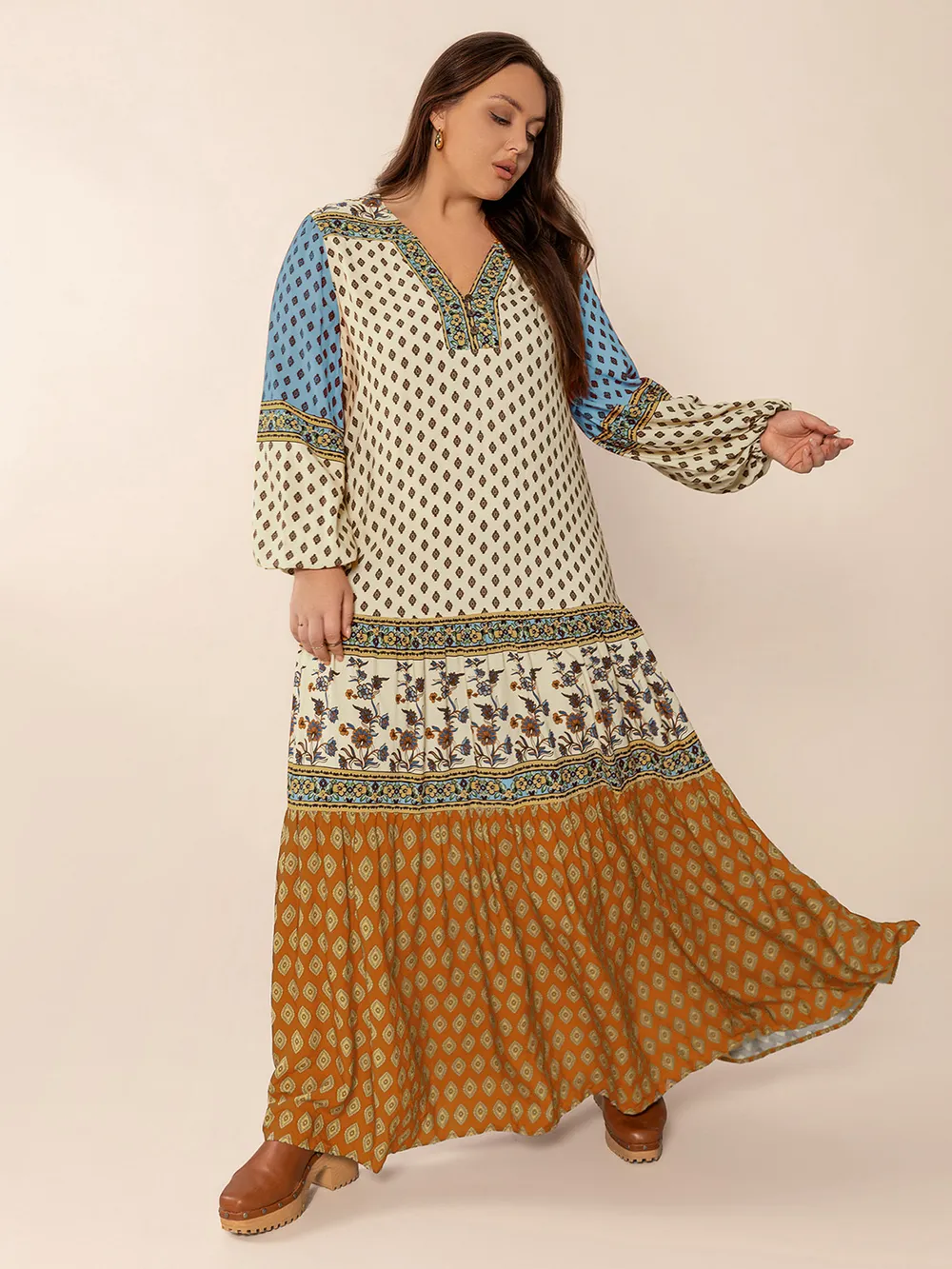 Plus Size Printed V-Neck Balloon Sleeve Maxi Dress, image 3