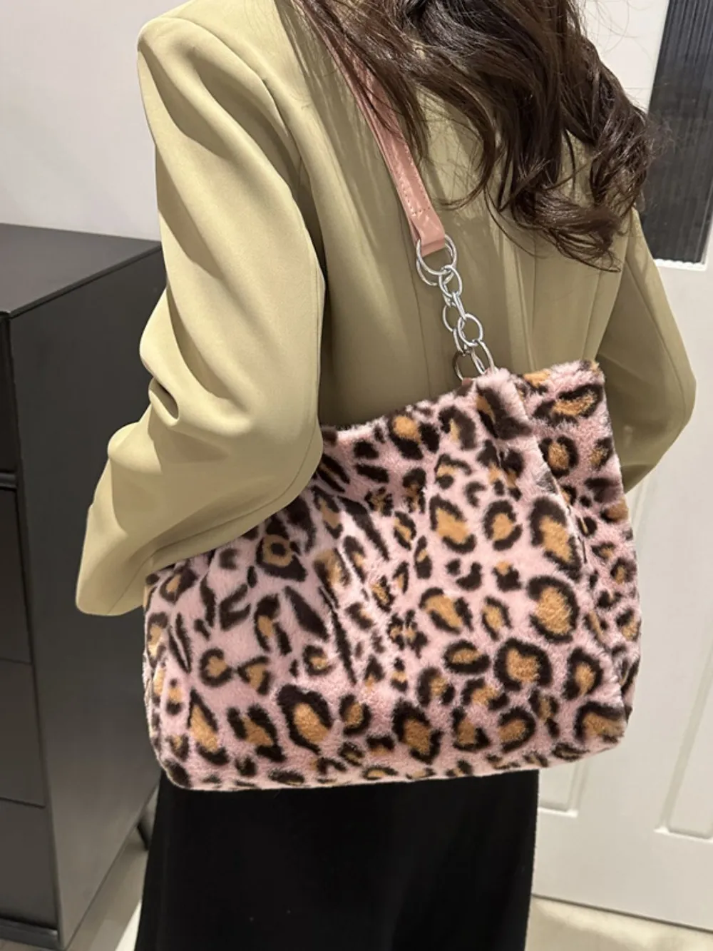 Faux Fur Leopard Shoulder Bag, image 2