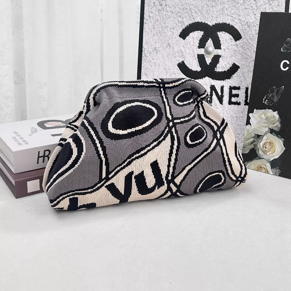 Abstract Pattern Clutch, image 3