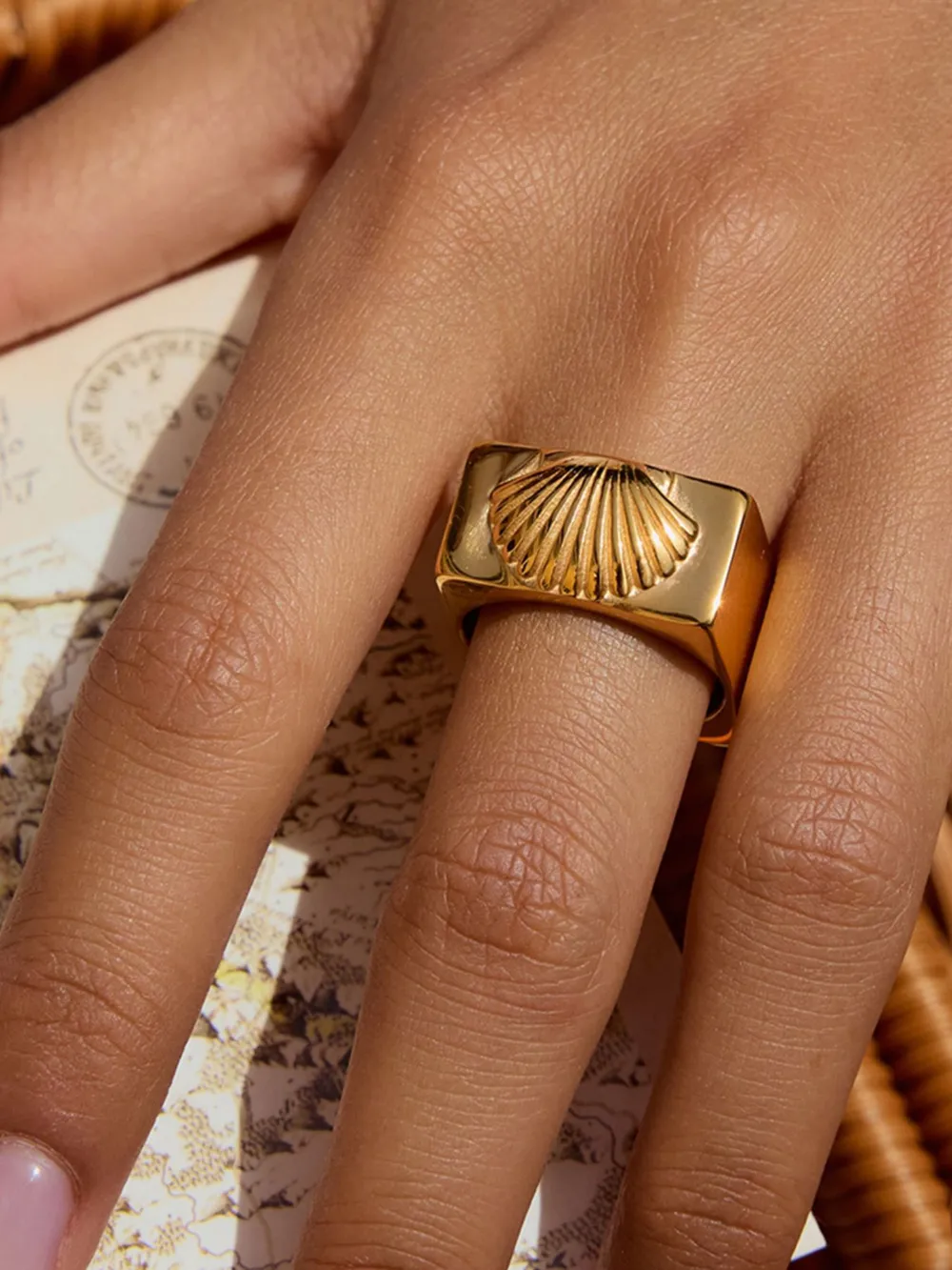 Vintage Shell Pattern Gold Signet Ring, image 2