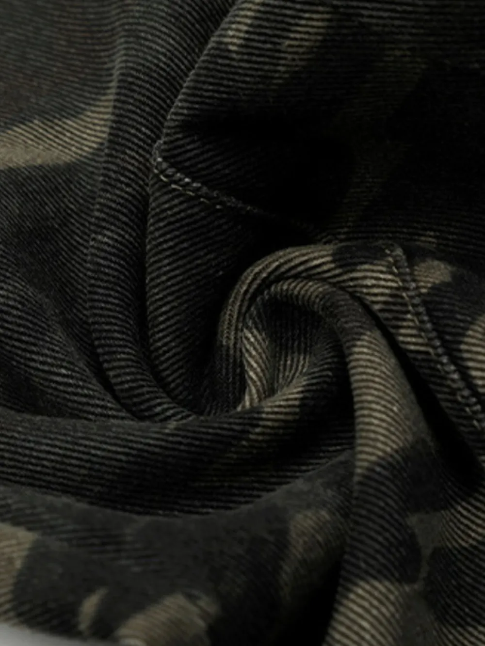 Men's Camouflage Cargo Jeans with Multiple Pockets, image 5