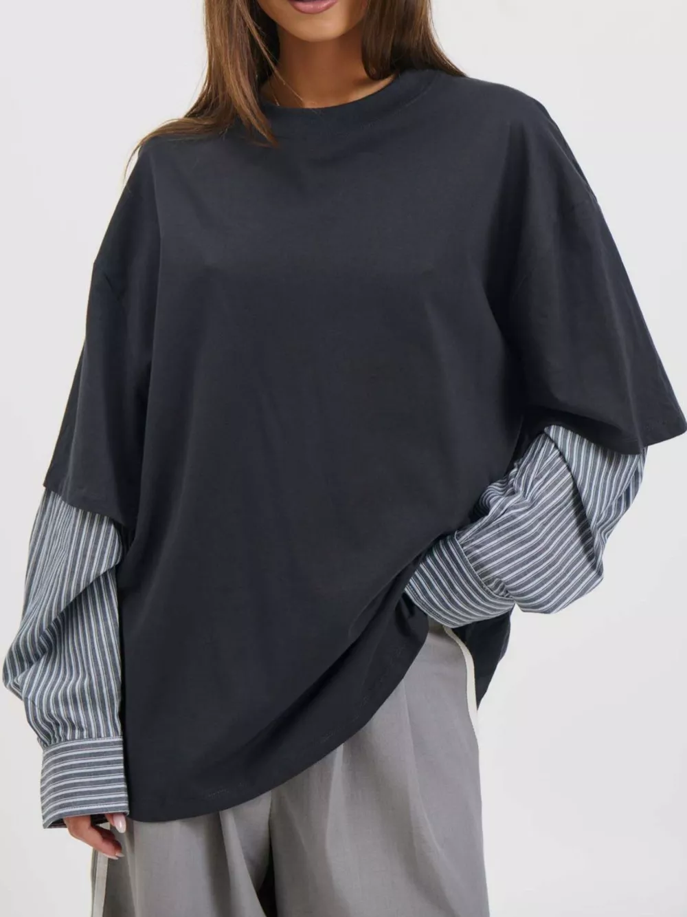 Oversized Layered-Look T-Shirt with Striped Sleeves, image 2