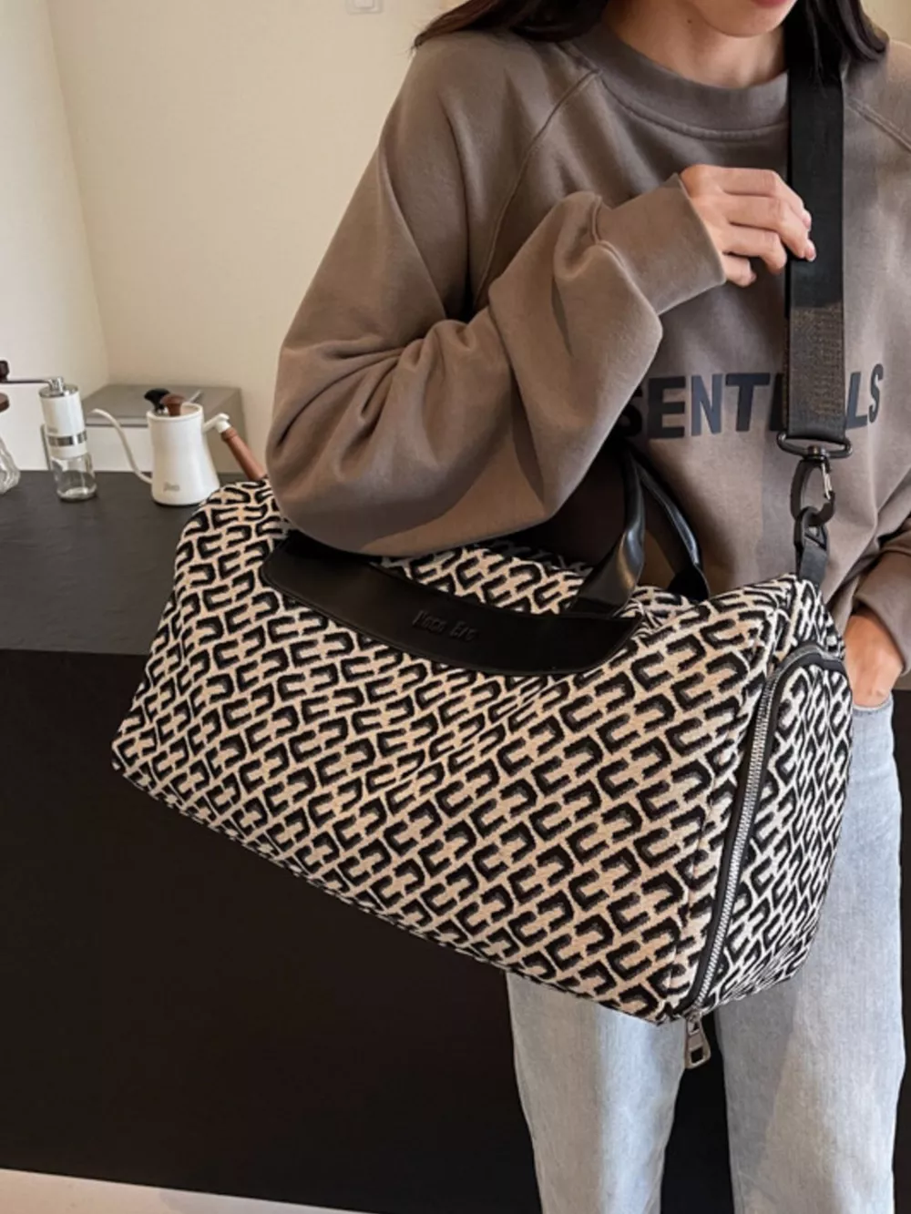 Geometric Pattern Travel Bag, image 7