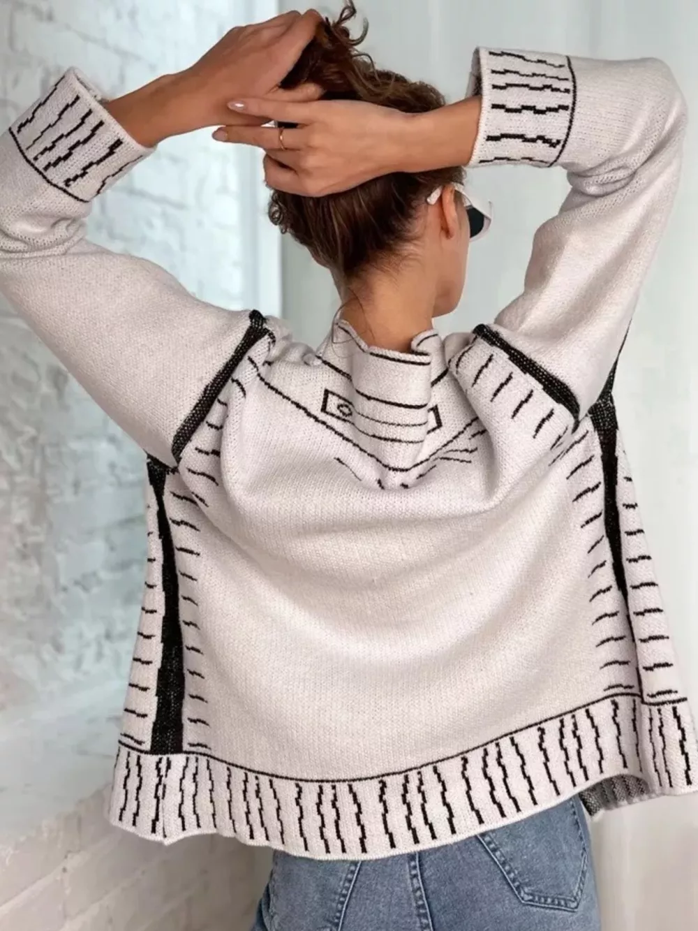 Contrast Graphic V-Neck Button-Down Cardigan, image 5
