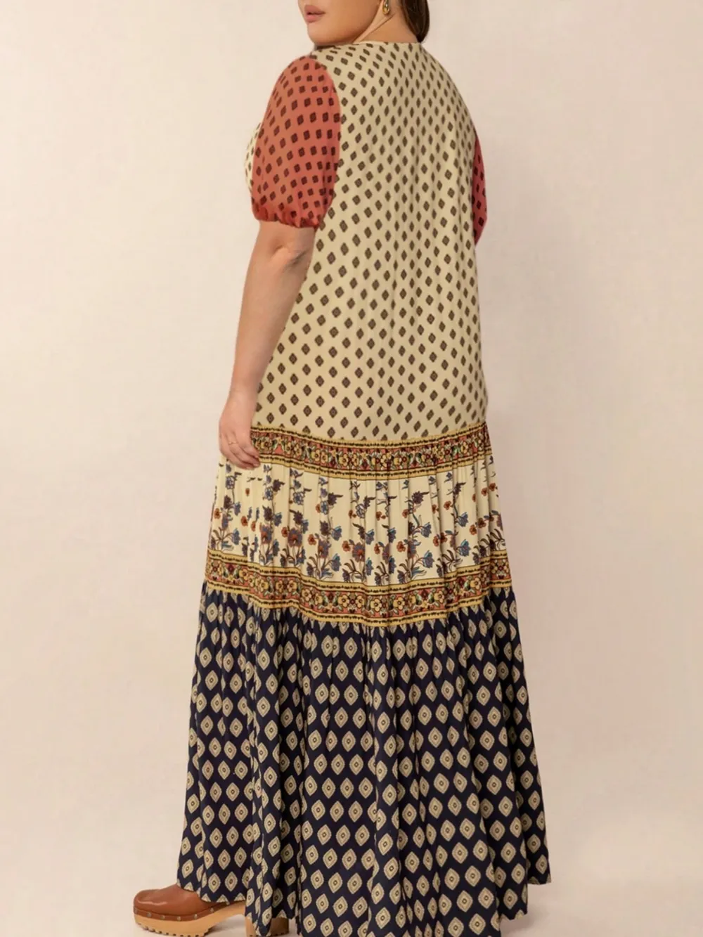 Plus Size Ruched Printed Short Sleeve Midi Dress, image 6