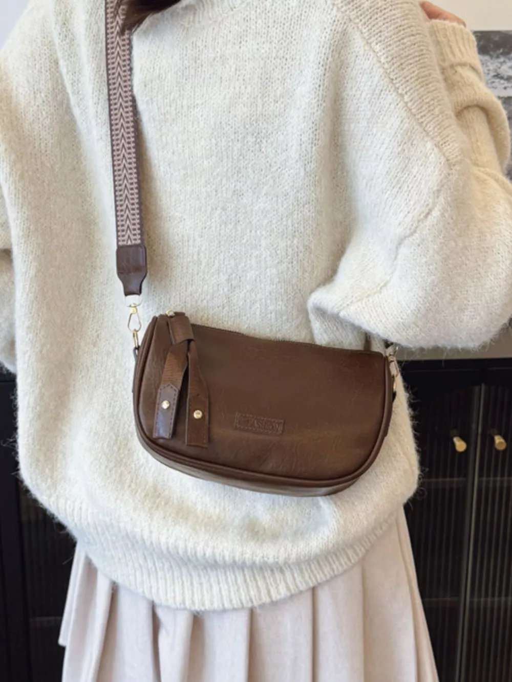 Retro Style Shoulder Crossbody Bag with Wide Strap, image 9