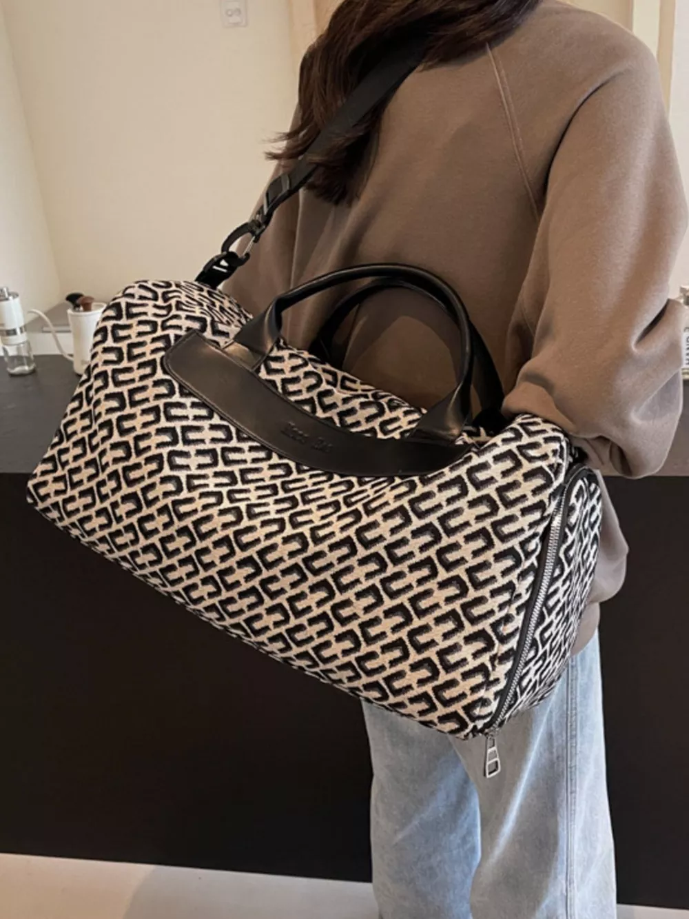 Geometric Pattern Travel Bag, image 5