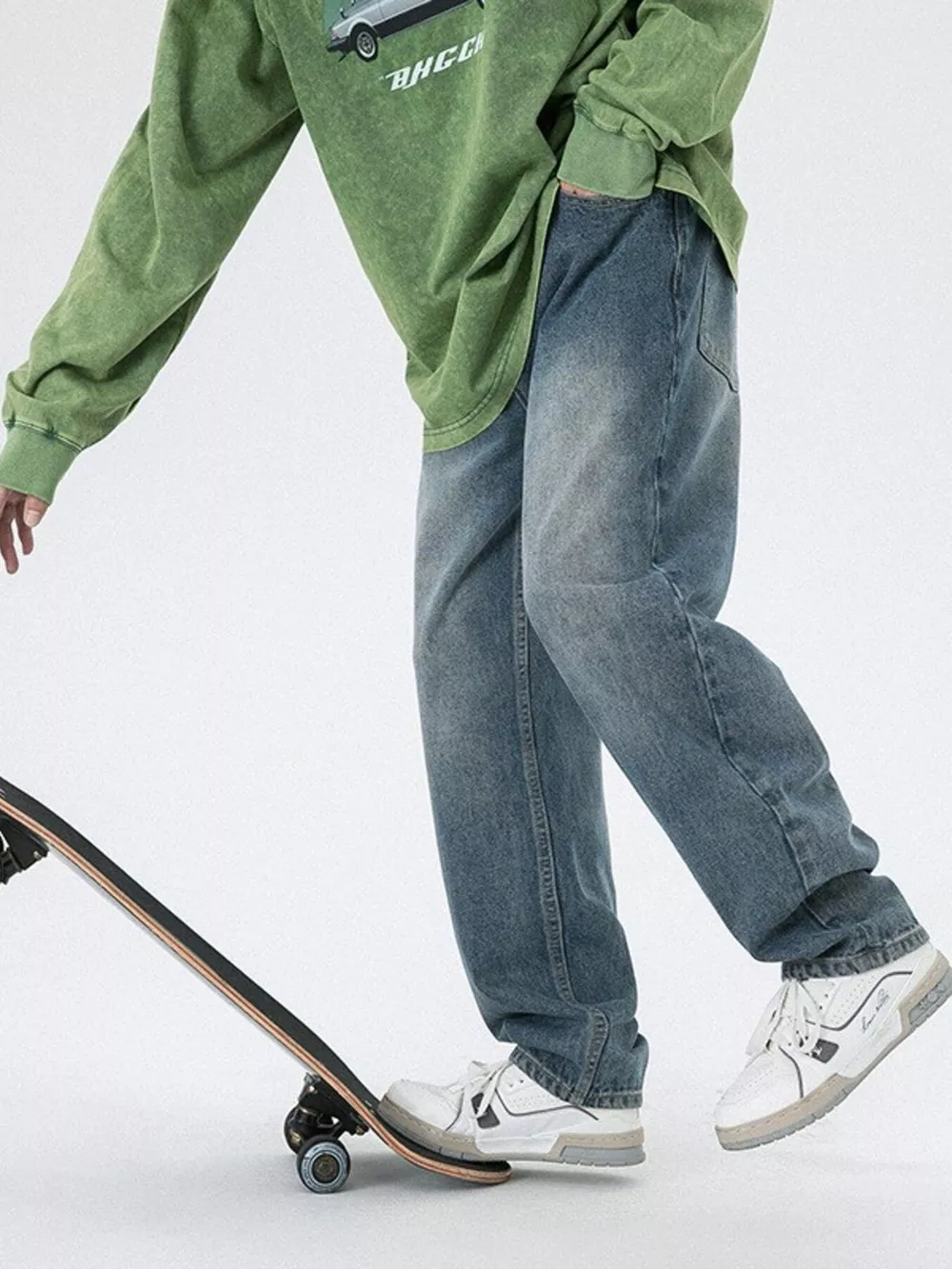 Men's Pocketed Wide Leg Jeans, image 2