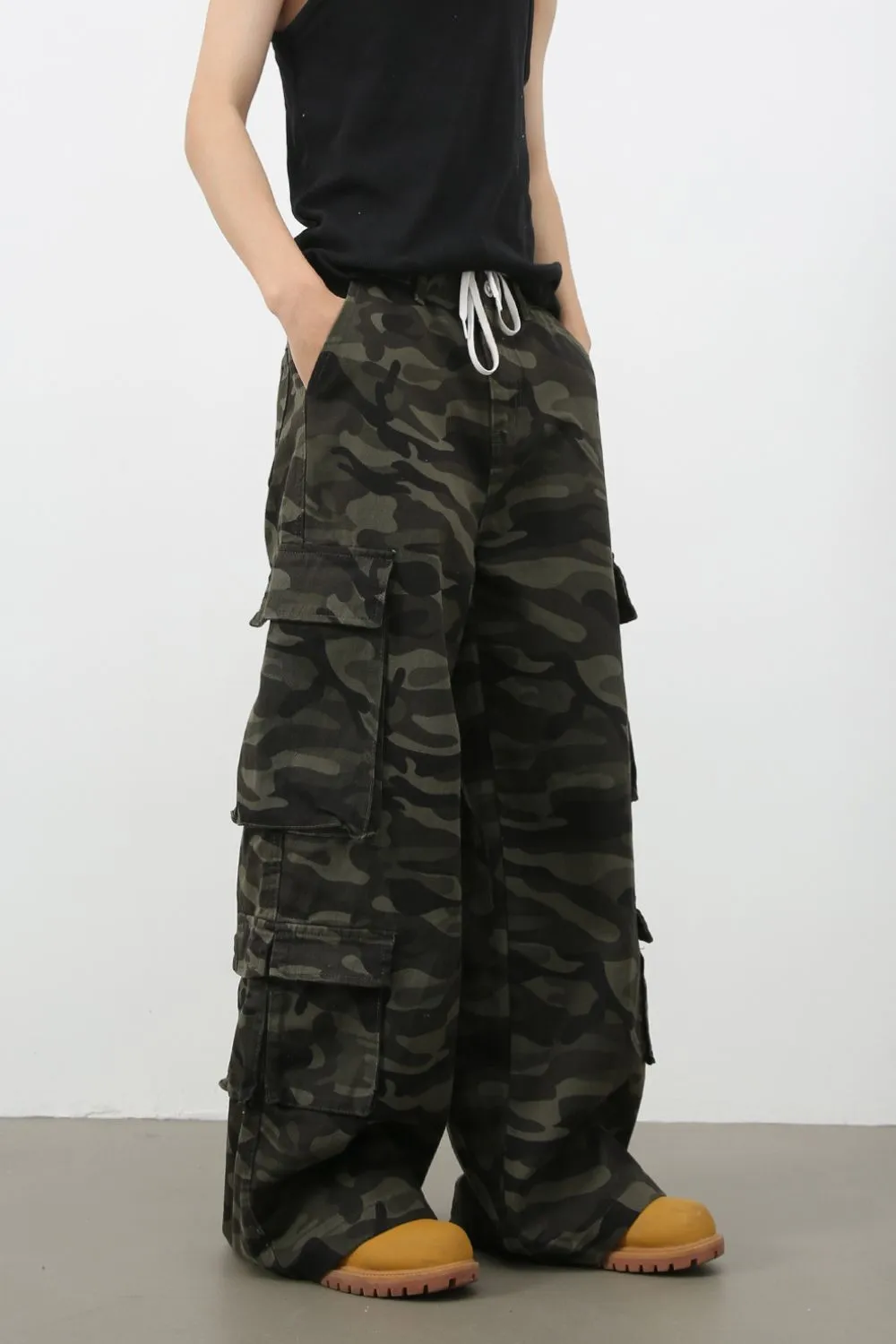 Men's Camouflage Wide Leg Jeans with Cargo Pockets, image 3