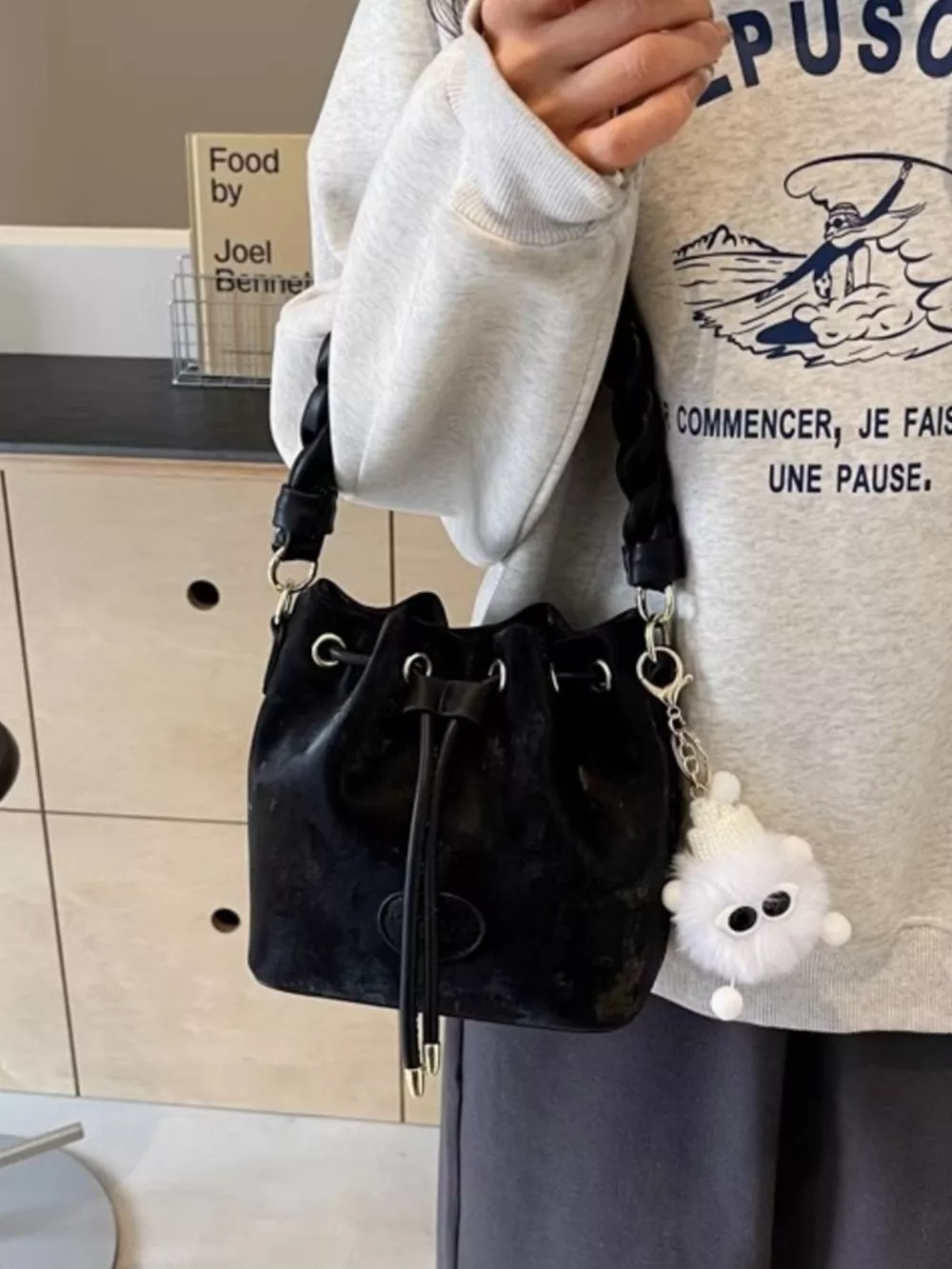 Chunky Chain Trim Drawstring Bucket Crossbody Bag, image 4