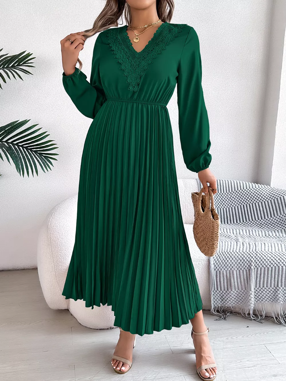 Lace Detail V-Neck Pleated Dress, image 3