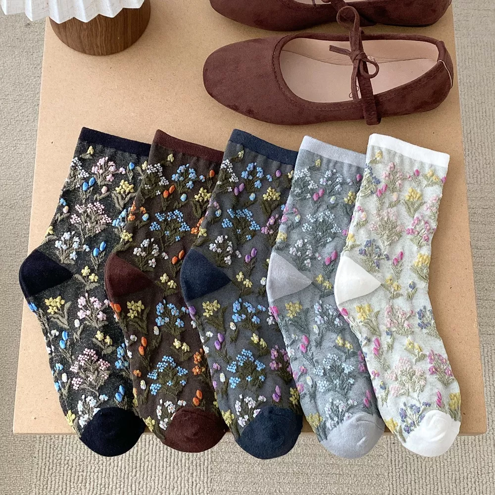 5 Pair Vintage Floral Embroidered Crew Socks, image 2