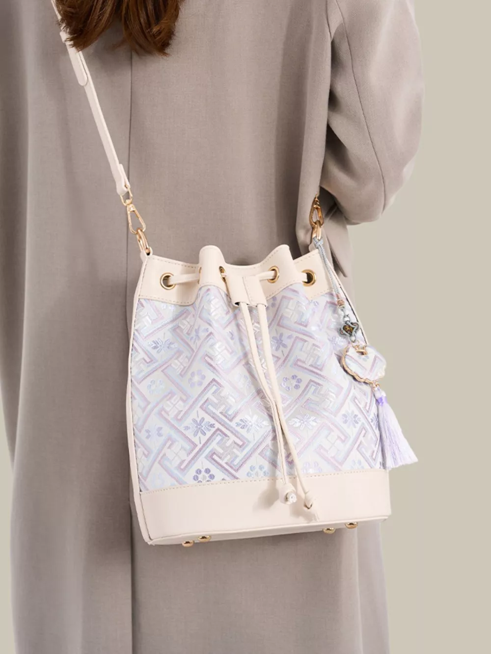 Geometric Pattern Jacquard Drawstring Bucket Crossbody Bag