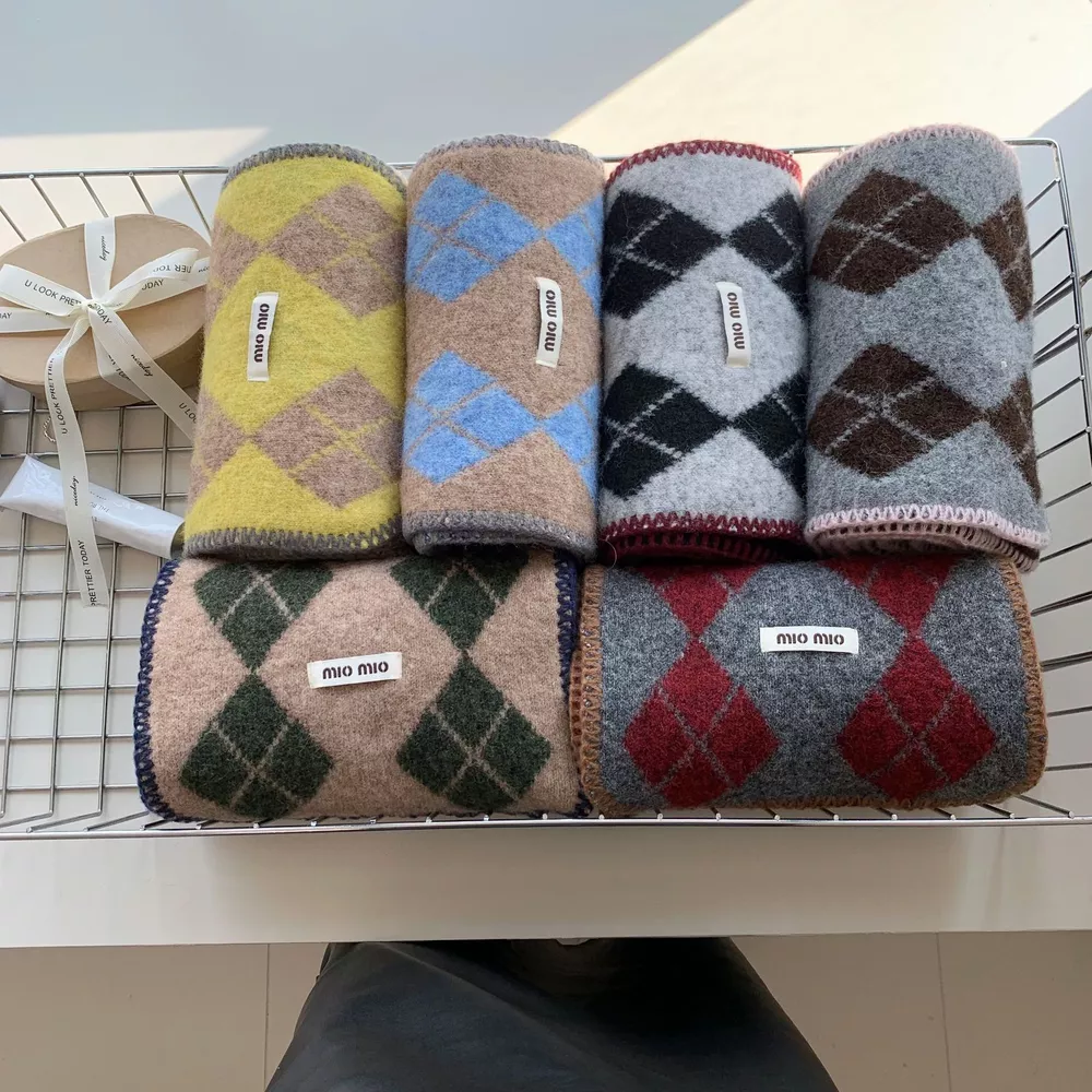 Argyle Pattern Warm Scarf, image 2