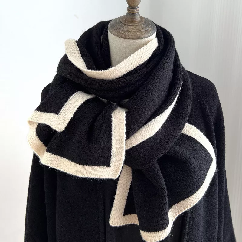 Contrast Trim Winter Scarf