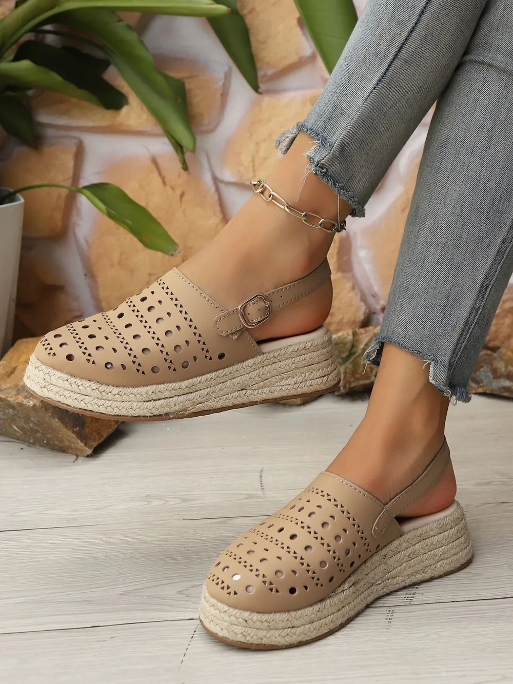 Hollow Out Platform Sandals, image 3