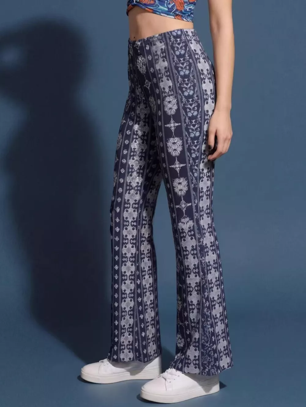 High-Waisted Printed Flared Pants, image 3