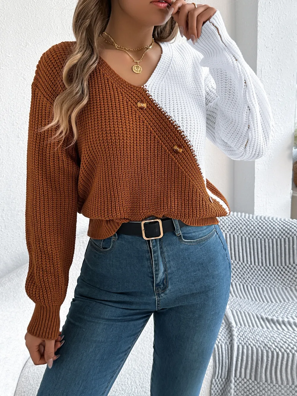 Two-Tone V-Neck Long Sleeve Sweater, image 3