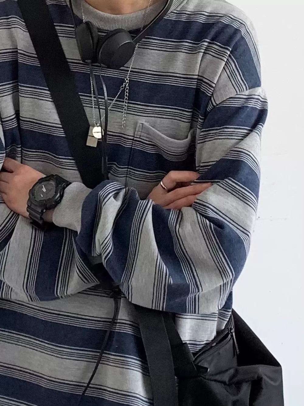 Oversized Striped Crewneck Sweatshirt with Chest Pocket, image 4