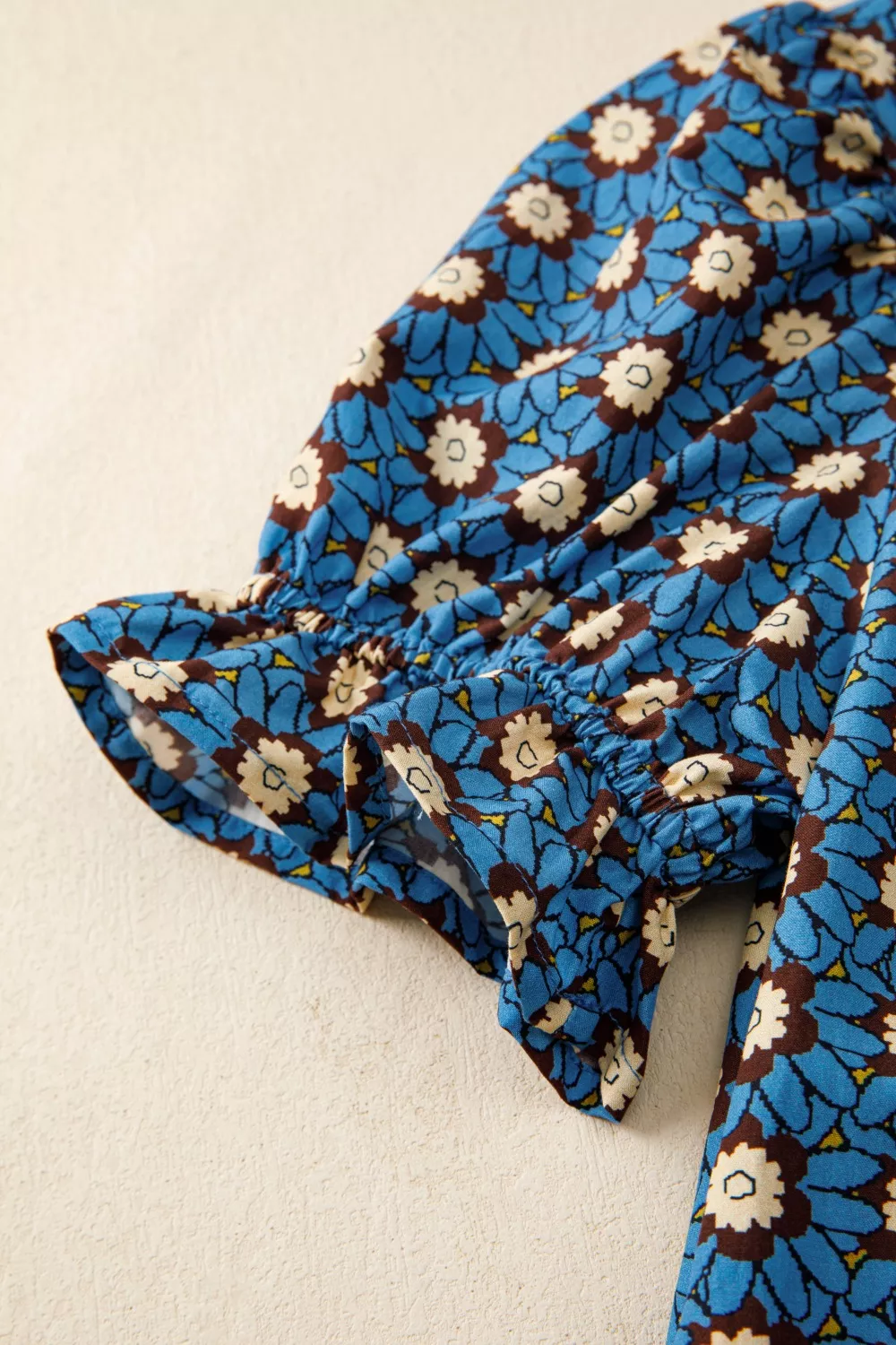 Floral Print V Neck Pleated Detail Short Puff Sleeve Blouse, image 2