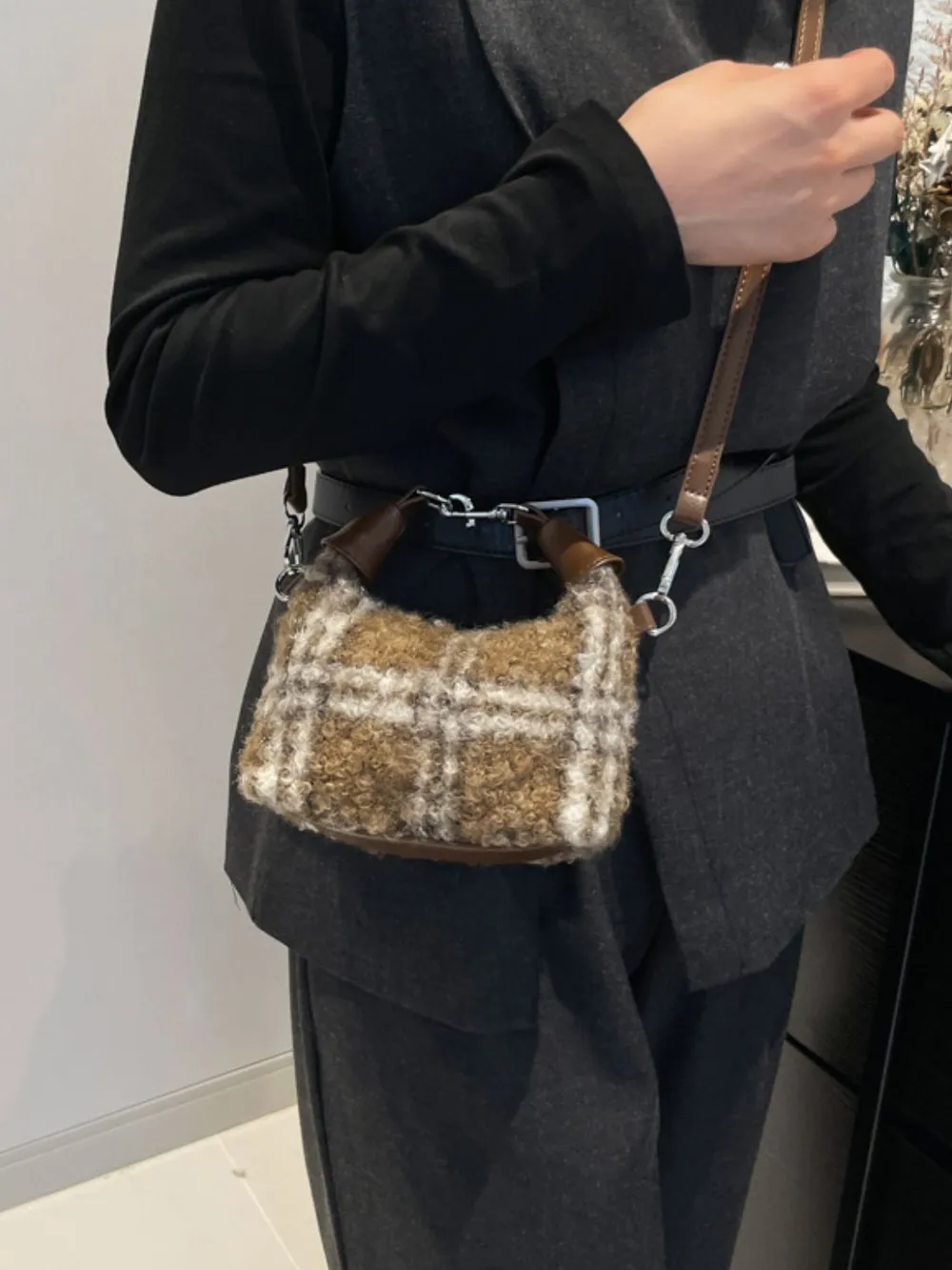 Fuzzy Polyester Mini Handbag with Zipper, image 6