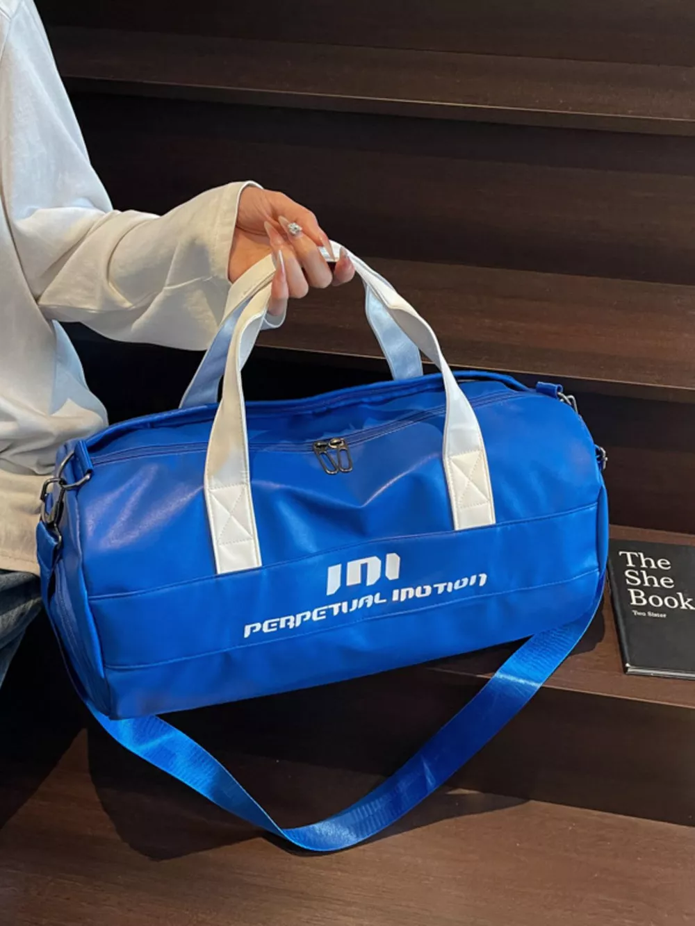 Sporty Duffel Bag with Shoulder Strap, image 4