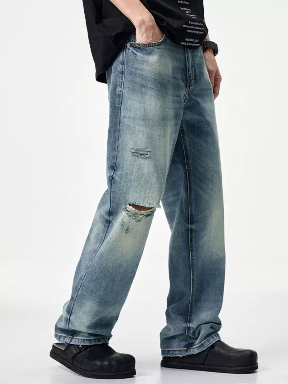Men's Distressed Relaxed Fit Jeans, image 3