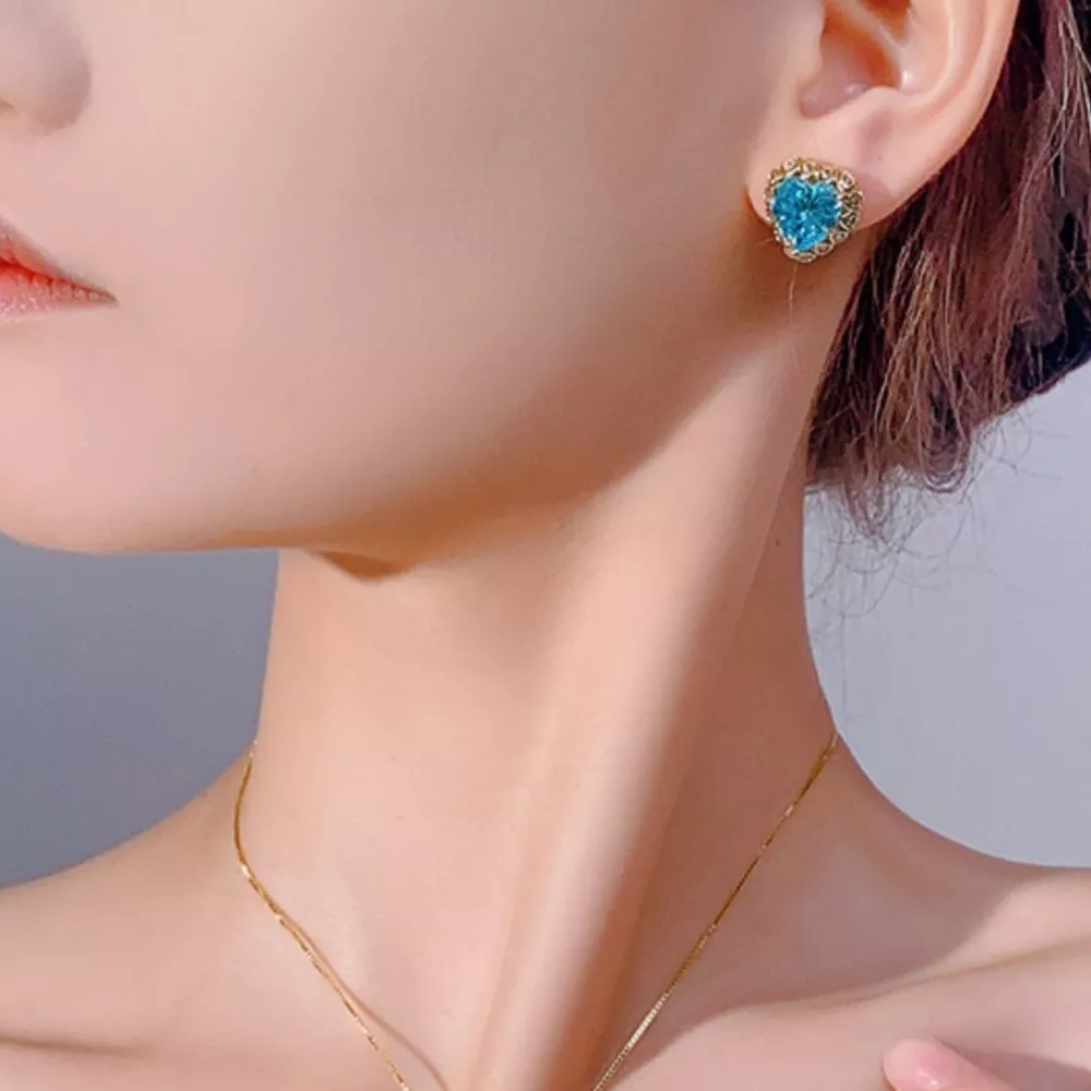 Heart-Shaped Stud Earrings, image 3