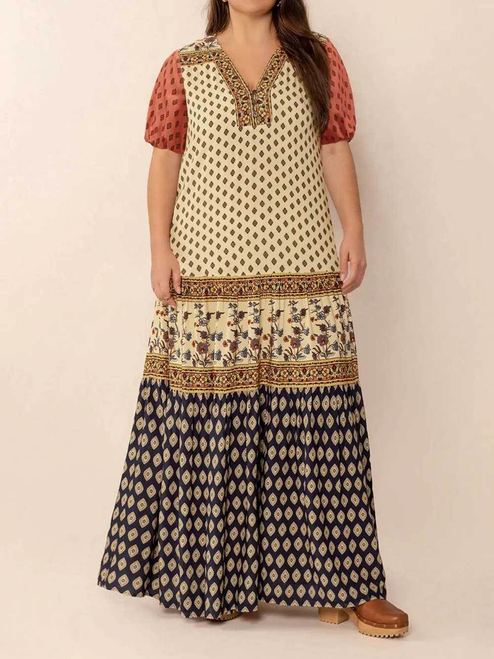 Plus Size Ruched Printed Short Sleeve Midi Dress, image 3