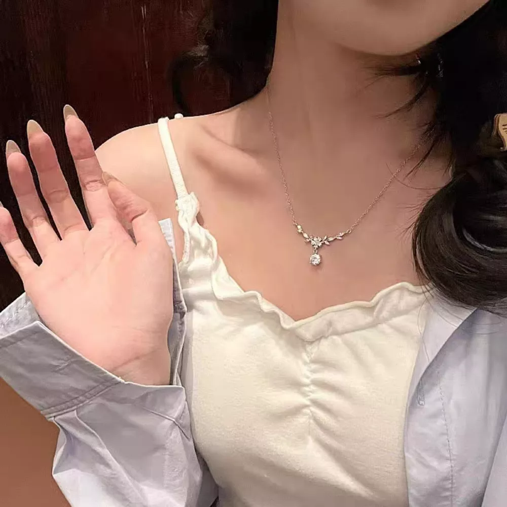 1 Carat Moissanite 925 Sterling Silver Leaf Flower Necklace, image 4