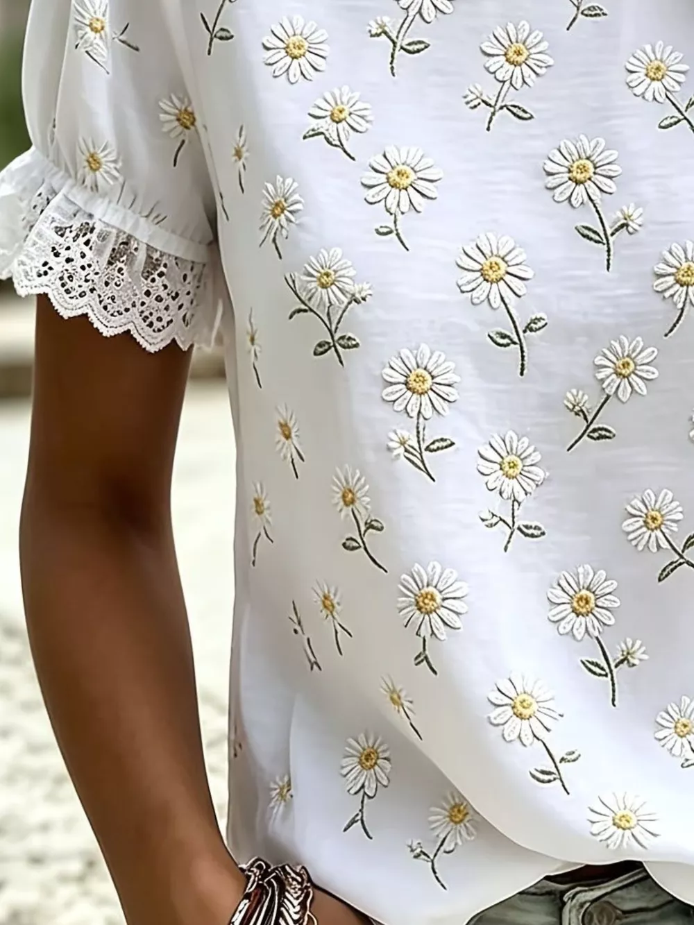Plus Size Daisy Lace Detail Puff Sleeve T-Shirt, image 3