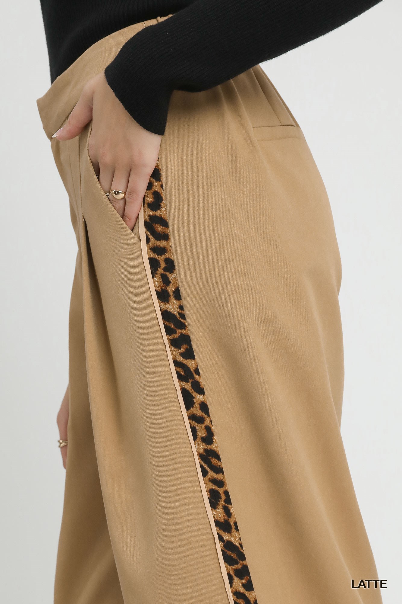 Front Pleated Wide-Leg Pants with Contrast Trim, image 5