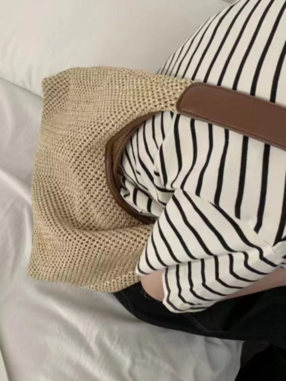 Woven Straw Handbag with Leather Strap, image 6