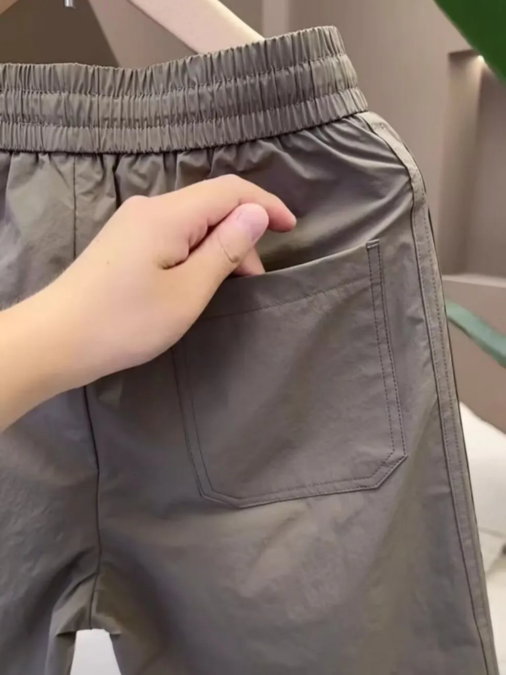 Men's Pocketed Drawstring Shorts, image 3