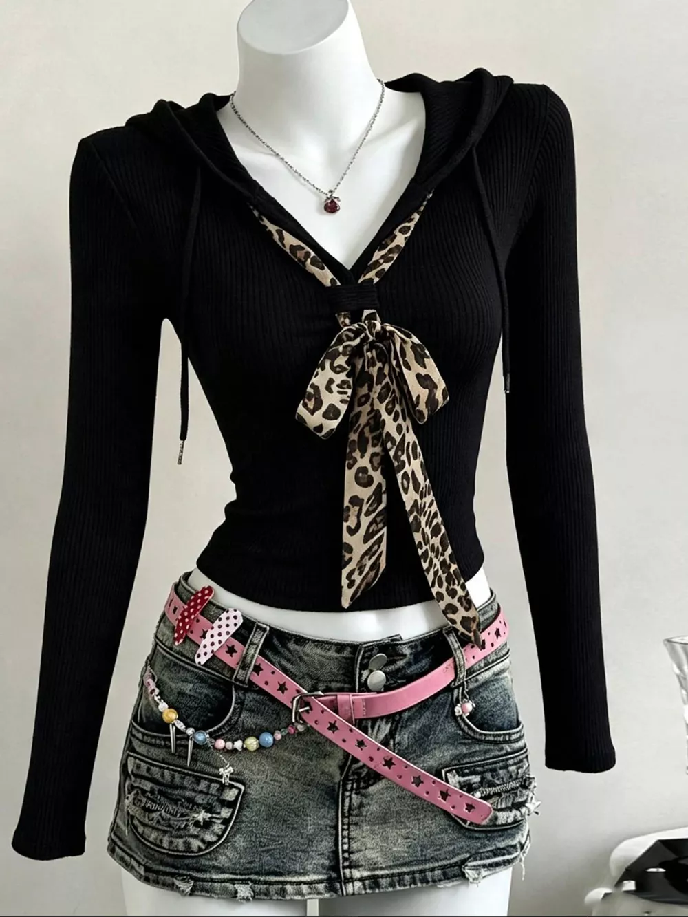 Chic Long Sleeve Hooded T-Shirt with Leopard Scarf Detail