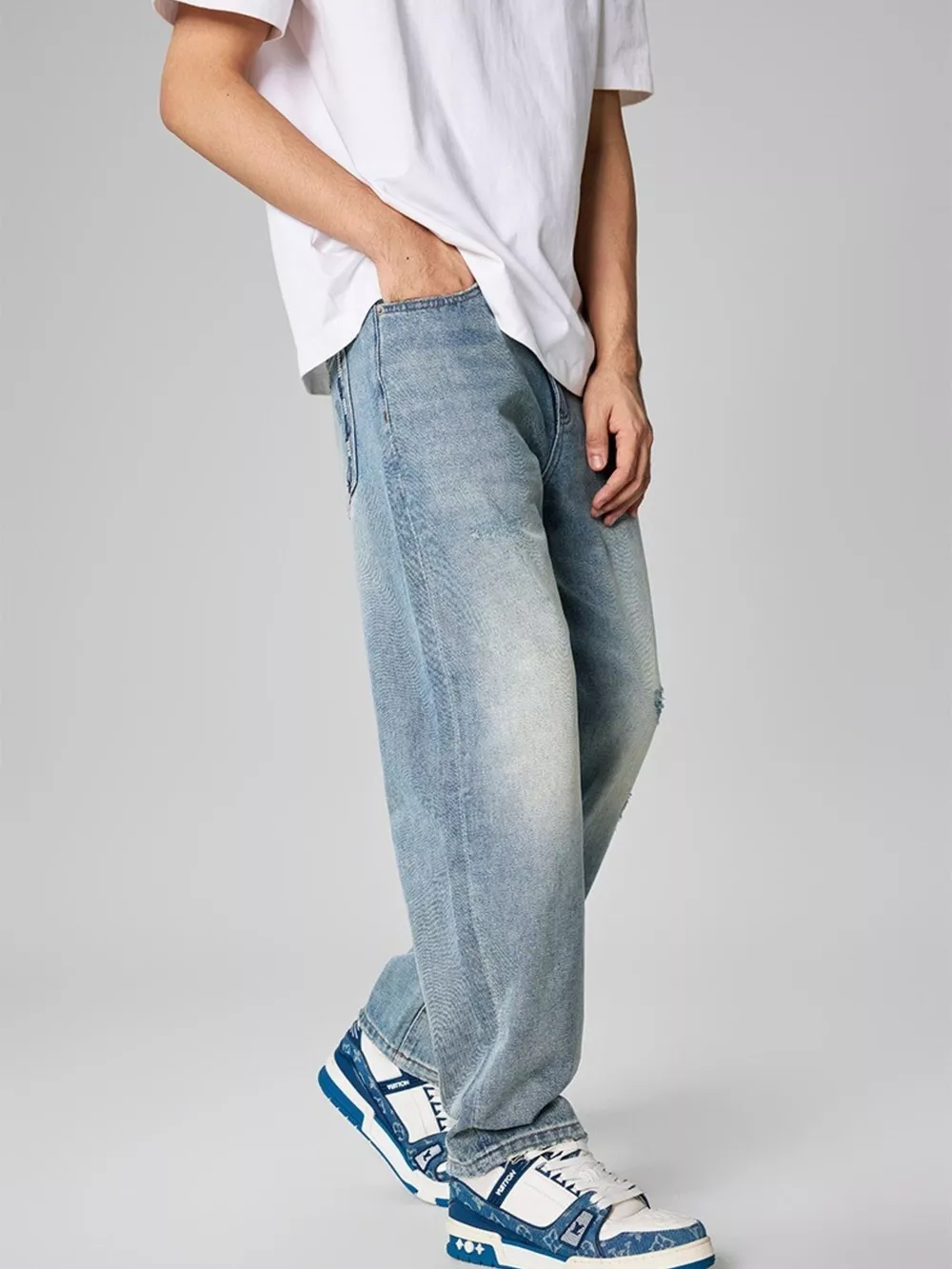Men's Distressed Relaxed Fit Jeans, image 3